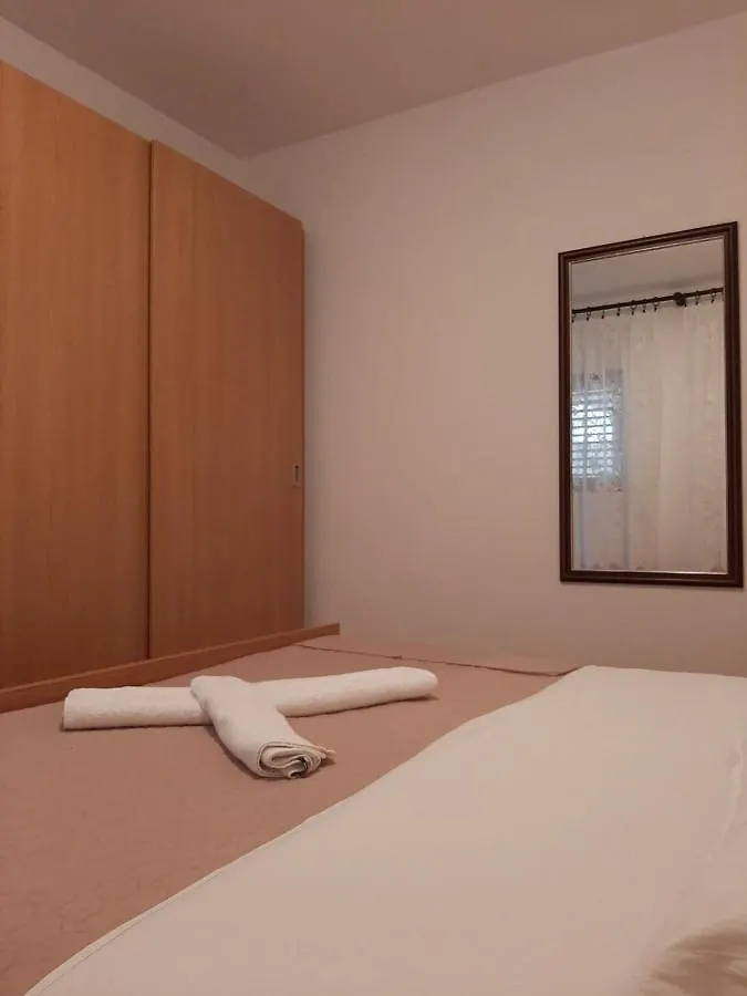 Apartments Grozdana 4227 Crikvenica