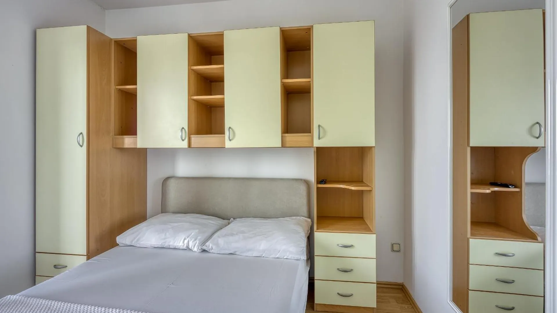 Apartments Grozdana 4227 Crikvenica